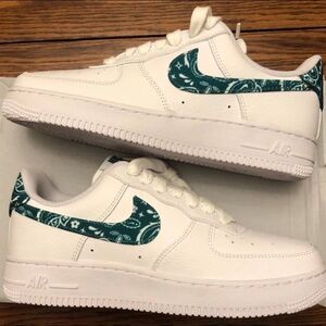 AIR FORCE 1 GREEN PAISLEY SIZE 7W